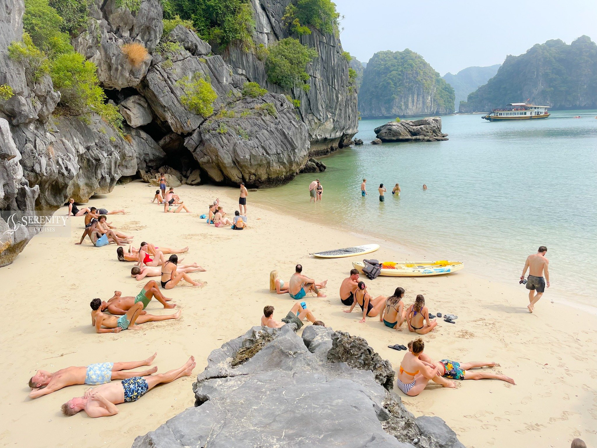 Ba Trai Dao Beach (Three Peach beach) Lan Ha Bay
