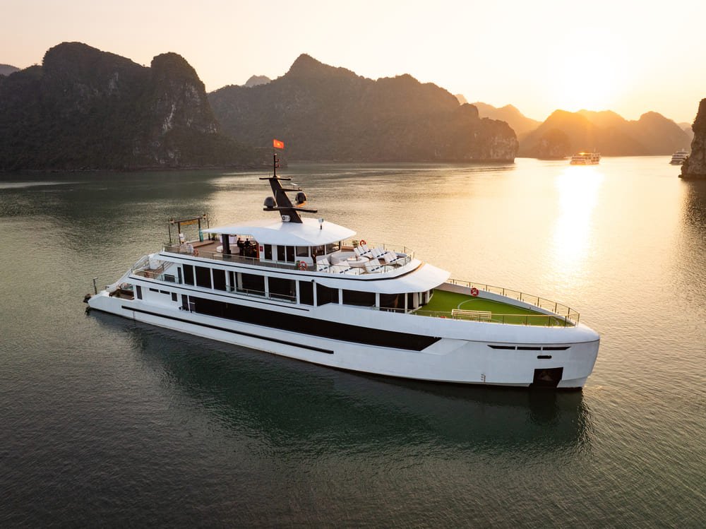 Hera Luxury Day Cruise