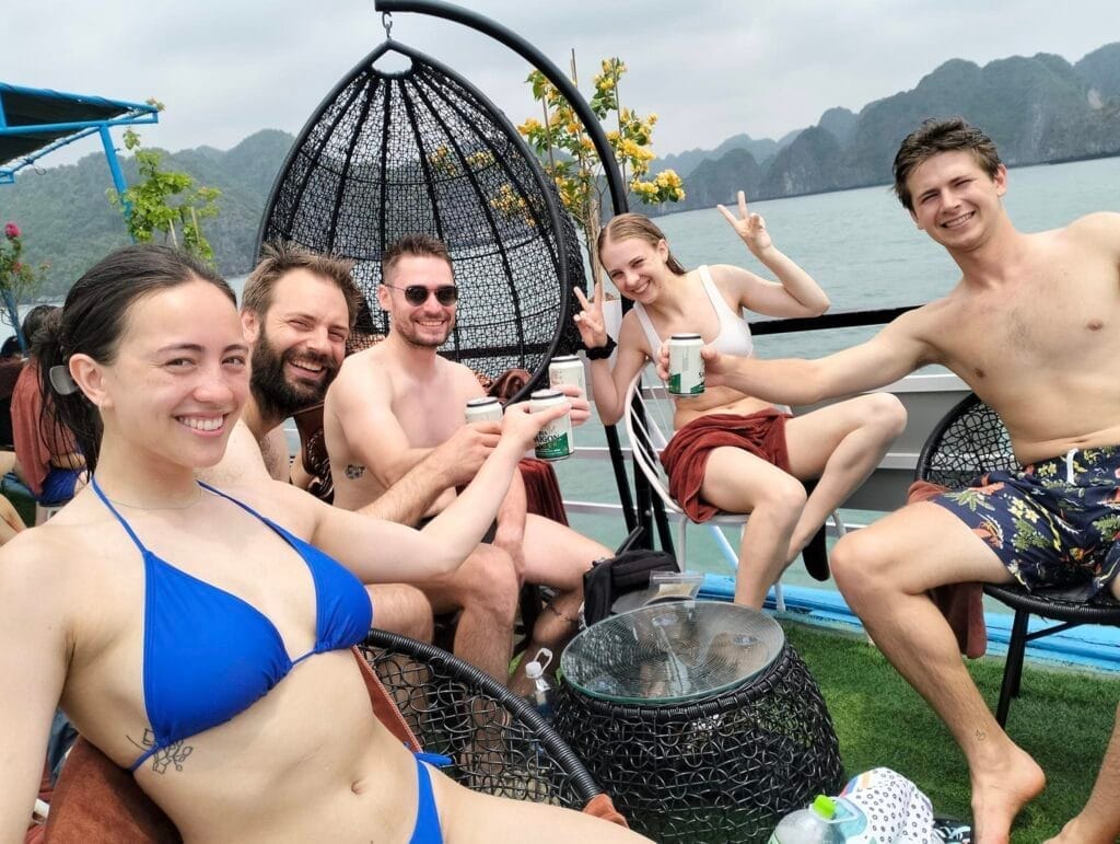 quý khách tự do tắm biển