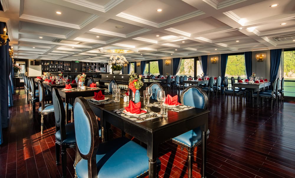 khu vực ăn uống Rosy Cruises Lan Ha Bay