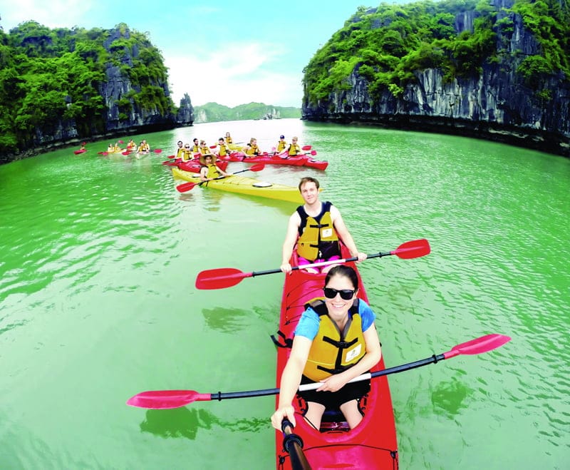 Chèo kayak là hoạt động đưaợc rất nhiều du khách thích thú