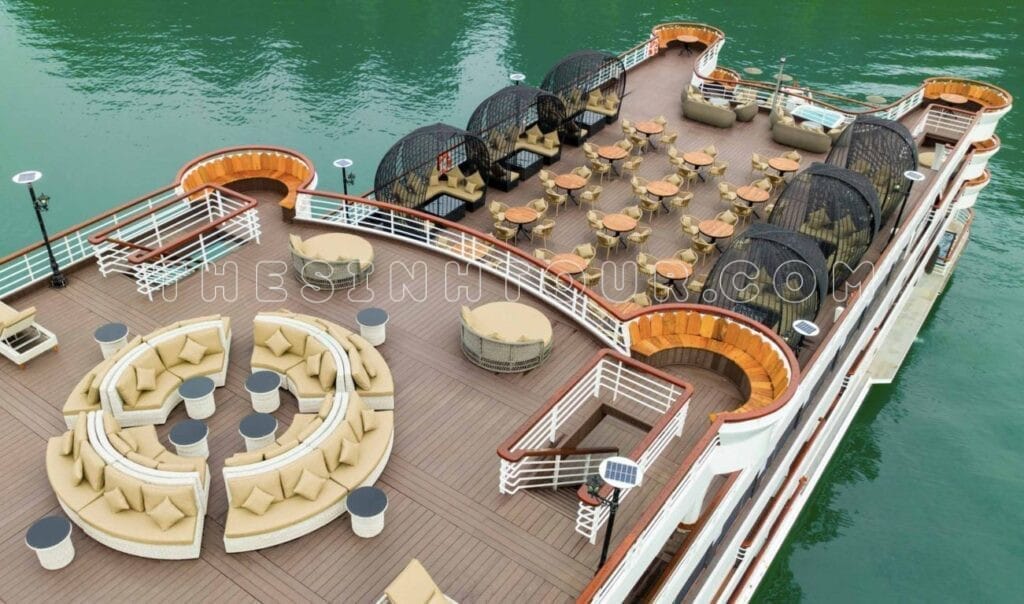Du thuyền 5 tầng, sức chứa hơn 500 khách