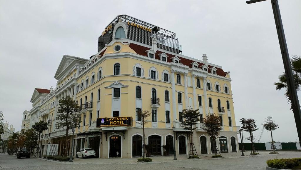 La Dolce Vita Cruise Hotel