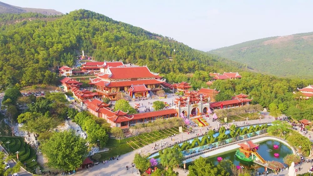 Chùa Ba Vàng Quảng Ninh nổi tiếng linh thiêng và bề thế
