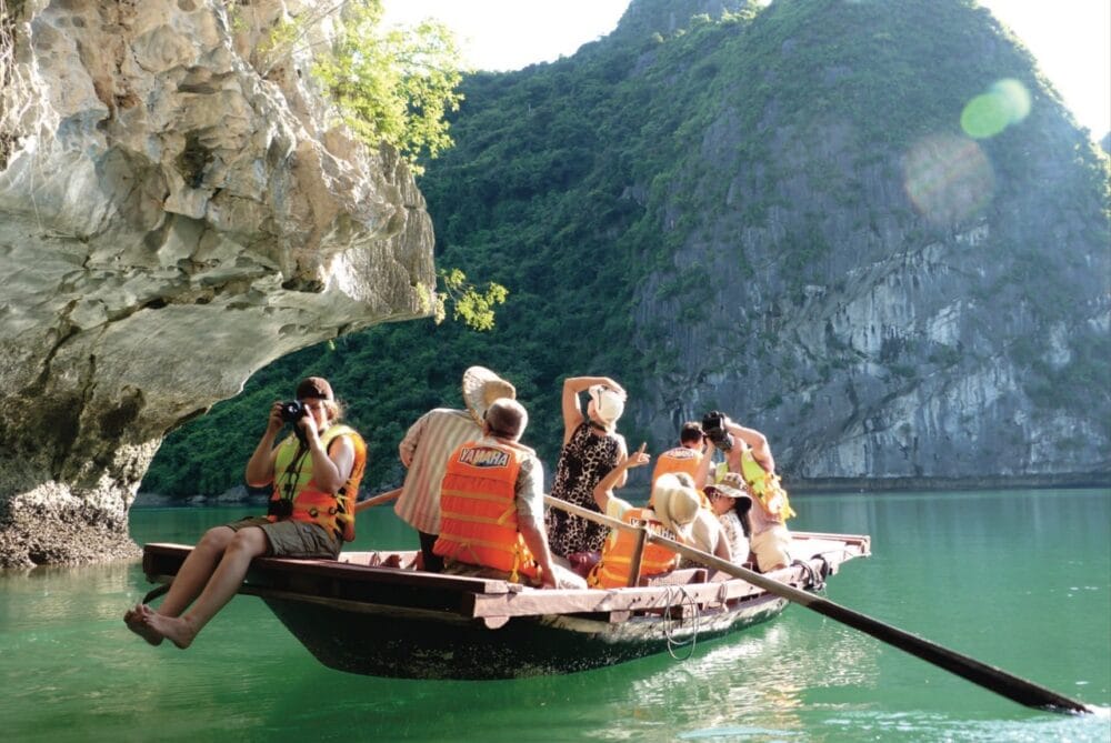 Hang Luồn - Vịnh Hạ Long