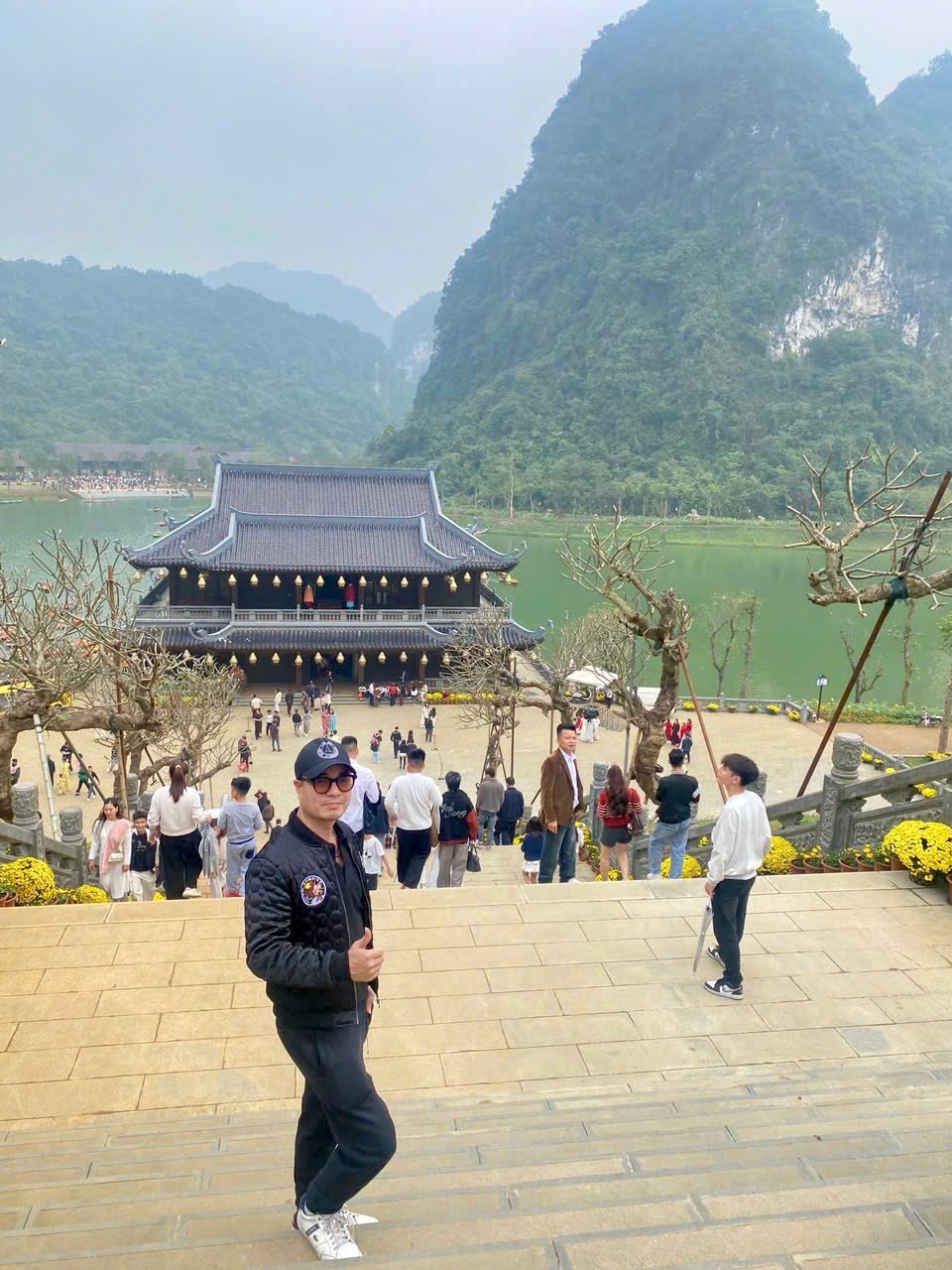 Du khách check-in du xuân tại Thung Ui Heritage Valley